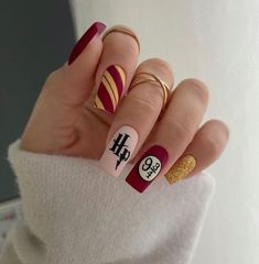 Harry Potter Nails Designs, Potter Nails, Harry Potter Nail Art, Fun Halloween Nails, Harry Potter Nails, Buku Harry Potter, Cute Nail Art Designs, Disney Nails, Cute Nail Art