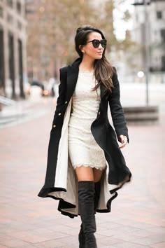 Rok Outfit, Wendy's Lookbook, Walking Down The Street, Classic Aesthetic, Oversized Scarf, Lace Sheath Dress, Coat Black, Elba, Black Sunglasses