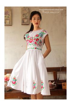 Cute dresses!! $70-80Link doesn't work, but love the style Hey Day, 50s Inspired Dress, Batik Amarillis, Dress Batik, Mexican Fashion, Hungarian Embroidery, Mexican Outfit, Estilo Hippie, Mode Boho