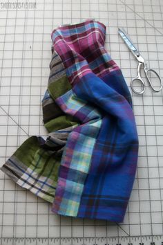 The easiest flannel infinity scarf pattern - Swoodson Says Infinity Scarf Sewing Pattern, Patchwork Scarf Tutorial, Upcycle Scarf, Poncho Diy, Patchwork Scarves, Scarf Sewing, Upcycle Inspiration, Scarf Sewing Pattern