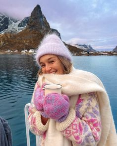 Norway Cruise Outfits, Alef Vernon, Crochet Queen, Norway Winter, Iceland Winter, Skandinavian Fashion, Alaskan Cruise, Cruise Outfits, Chill Outfits