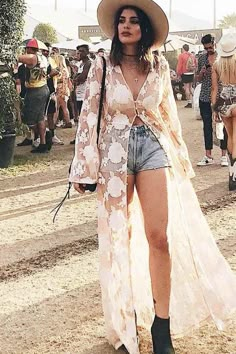 Cool Outfit Ideas For Coachella picture 6 Coachella Outfit Boho, Cozy Summer Outfits, Rave Outfits Edc, Hippie Mode