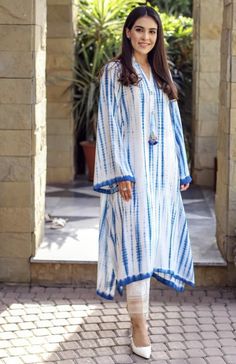 Kurti Pant, Simple Kurta Designs, Designer Kurti Patterns, Simple Kurti Designs, Kurti Designs Latest, Long Kurti Designs, Casual Indian Fashion, Cool Outfit, Stylish Fall Outfits