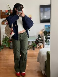 Jean Inspo Outfit, Outfit Ideas Warm Weather, Mid Size Aesthetic, Earthy Outfits, Cargo Pants Outfit, Swaggy Outfits, Fashion Streetwear