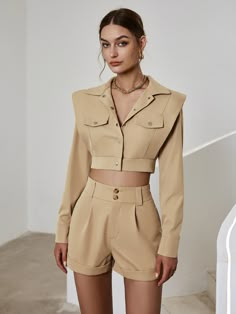 Cropped Shirt Outfits Women, Evening Mini Dresses, Iranian Women Fashion, Plain Shirt, Cropped Shirt, Fashion Attire, Women Blouses, Outfits Winter, Plain Shirts