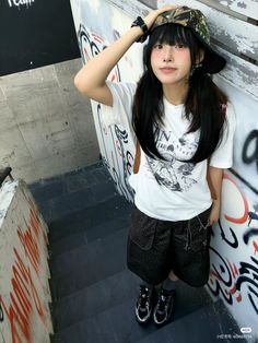 Japan Y2k Aesthetic, Jort Outfit Aesthetic, Masculine Outfits For Women Tomboys, Tomboy Outfits Aesthetic, Japan 2000s Fashion, Japanese 2000s Fashion, Emo Asian, Outfit Inspo Acubi, Street Style Asian