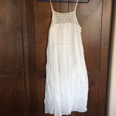 Airy Summer Dress Casual Maxi Dress With Lace Trim, Gap Summer Midi Dress, Chic Sleeveless Maxi Dress By Gap, Chic Sleeveless Gap Maxi Dress, Casual Gap Maxi Dress, Gap Casual Maxi Dress, Gap Midi Dress For Summer Daywear, Gap Summer Midi Dress For Daywear, Casual Spaghetti Strap Dress By Gap