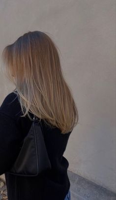 hair, hair inspo, black, black coat, black bag, chanel, chanel life, hairstyle, blonde, U Shaped Haircut With Long Layers, Hair Cuts For Straight Hair Long Layered, Haircut For Pin Straight Hair, Light Layers Haircut Medium Straight, Medium Length V Haircut, Fine Long Hair Haircuts, V Cut Medium Length Hair, Mod Length Haircut, Dirty Blonde Layered Hair