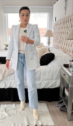 Zara Blazer Outfits For Women, White And Blue Blazer Outfit, Blue Tweed Jacket Outfit, Light Blue Jacket Outfit, Demure Outfit, White Jacket Outfit, Blue Blazer Outfit, Tweed Jacket Outfit