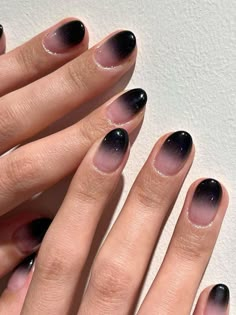 black ombre short oval nails Black Nail Art Inspiration, Space Nails Simple, Easy Nail Designs Black, Minimalist Nails Korean, Black Ombre Nails Short, Korean Nail Art Black, Nail Art Black, Ombre Black Nails, Black Korean Nails