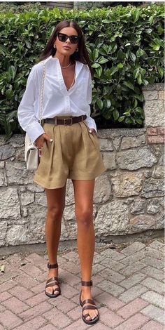 ouftits inspo daily Fashion Inspo Outfits Minimal Chic, Outfits Skirts, Linen Pants Outfit, Chique Outfit, European Summer Outfits, Europe Outfits, Chique Outfits, Italy Outfits, Mode Casual