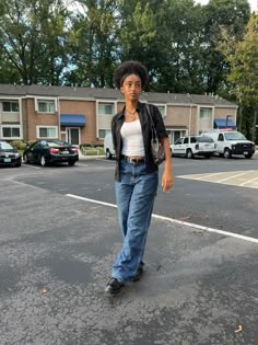 90s Style Black Women Street Styles, 80s To 90s Outfits, Black Short Sleeve Button Up Outfit, Casual Date Outfit Sneakers, Gender Neutral Fashion Women, Q Marsden, Las Angeles Outfits, Thick Calves Outfit, Lauryn Hill Aesthetic Outfits