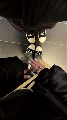 rick owens Rick Owens Wallpaper, Rick Owens Ramones, Rick Owens Outfit, Streetwear Inspiration, Couple Fits, The Love Club, Total Black, Ramones