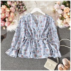 Top Designs Latest, Blouse Outfit Casual, Outfit Blouse, Latest Blouse Designs, Girls Fashion Tops, Blouse Tops Designs, Korean Blouse, Blouse Ideas