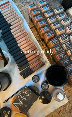 Make Up Kit Professional, Makeup Artist Set Up, Mua Room, Makeup Artist Kit Organization, Mua Business, Professional Makeup Artist Kit, Makeup Artist Career, Fake Makeup, Makeup Collection Goals