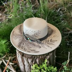 Grey Color Wide Brim Bolero Hat Shown. This Hat Style comes in Ivory/Beige, Grey & Pink and Black Burned designs using Pyrography techniques. Each Hat is burned freehand. He stencil, therefore each hat is a one of a kind. Each Hat is sealed with a weather proofer, good for 12 months. Hats made by PIPER Hat Co. also come with a signature travel bag and crafted macrame Wall Hanger. Hand Tooled Leather Hat, Artistic Short Brim Hat For Rodeo, Artistic Flat Brim Hat For Rodeo, Artistic Wide Brim Hat For Rodeo, Artisan Wide Brim Hat With Feathers, Diy Leather Hat, Burning Hats, Western Hat Styles, Cowboy Hat Crafts