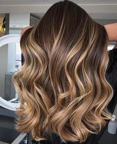 Honey Beige Balayage, Hairstyles New Years Eve, Caramel Babylights, Caramel Hair Highlights, Highlights Brown Hair Balayage, Hair Lights, Brown Hair Inspo, Brunette Hair With Highlights