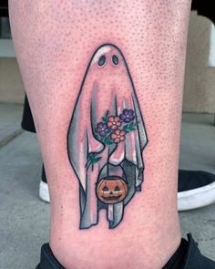 ghost tattoo Lantern Tattoo, Pumpkin Tattoo, Scary Tattoos, Theme Tattoo, Inspiration Tattoo, Tattoos Geometric