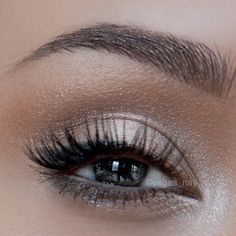 Neutral eye with white shimmer Make Up Big Eyes, Neutral Eyes, Smoky Eyes, Braut Make-up, Kiss Makeup, Makati, Eye Make, Love Makeup