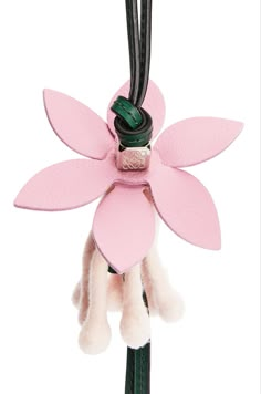 Loewe Bag Charm, Loewe Charm, Leather Key Holder Diy, Loewe Flower, Bags Charms, Fresh Flower Jewelry, Handbag Charms, Leather Flowers, Textiles Fashion