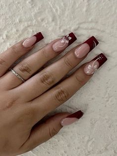 Square Nail Designs Burgundy, Red And White Hibiscus Nails, Dark Red Nail Designs Coffin, Nail Inspo Coffin Medium Design, Burgundy Nails With Flowers, Nails Acrylic Hibiscus, Hibiscus Nail Art Almond, Summer To Fall Nails Short, Red Nails With Hibiscus Flower