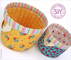 two small baskets are sitting side by side on a white background with the words siy written above them