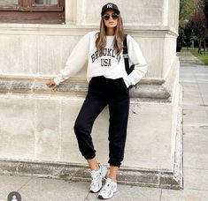 Comfy Movie Night Outfit, Comfy Movie Night, Movie Night Outfit, Outfits For College, Sporty Chic Outfits, Casual Sporty Outfits, Street Style Outfits Casual, Outfit Sporty, Disney 2023