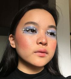 ✌︎︎ૐ☾| EtherealSatan Minimalist Eye Makeup, Festival Make Up, Ideas For Nails, Glossy Eyes, Cool Makeup Looks, Crazy Makeup, Creative Makeup Looks, Blue Eyeshadow, Festival Makeup