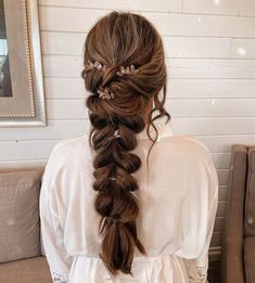 Hey, have you ever got something elegant hairdo on your internet? We have come up with some most elegant braids hairstyles for your long hair for this special fall trend. #hairstyles #fall #fallhairstyles #braidshairstyles #longhairstyles Braided Boho Hairstyles, Wedding Braids, Long Hair Wedding Styles, Bridal Hairstyle, Bridesmaid Hairstyles, Bridal Hair And Makeup