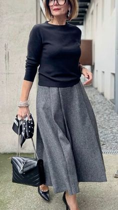 Japan Minimalist Fashion, Stylish Grandma, Rok Outfit, Her Outfits, Classic Style Outfits, 60 Fashion, Over 50 Womens Fashion, Fashion Mistakes, 가을 패션