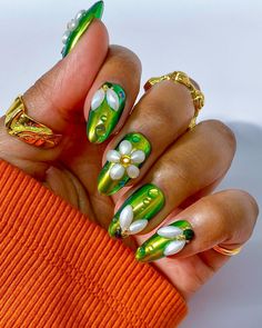 Random inspo collection 💅🏾 Swipe for more + inspo images ✨ 🔳 Marni Fall 2023. The whole collection is monochromatic perfection. 🌼 Some DIY sand gel and chrome action inspired by @heavenmayhem_ 💚🌻🪲✨ Part-inspired by @anne_i.nana Using (includes PR): Noir, Blanc, Topcoat, Fine Liner - @nailorder Stripy brush - @lightelegancehq Hoholee Matt Top Boogie On Brown & Burnt Summer - @dndgel Wanderlust & Flamingeaux Garden - Medusa Topcoat from @btartboxnails Micro glitter in black, pearls & c... Nail Ink, Nail Design Glitter, Jade Nails, Anime Nails, Black Pearls, Almond Nails Designs, Really Cute Nails, Almond Acrylic Nails, Fabulous Nails