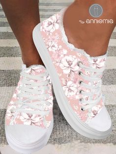 Zapatillas Louis Vuitton, Flower Sneakers, Ella Shoes, Floral Flat Shoes, Mod Podge Fabric, Winter Shoes Boots, Pink Cowgirl Boots, Diy Sneakers, Cute Shoe