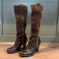 Villager Pull On Leather Upper, Leather Sole. Suede. 7.5m. Gently Worn, Please See Pics For Sign Of Wear And Heel/Leg Height. Tall Heeled Boots, Frye Shoes, Artistry Makeup, Shoes Heels Boots, Shoes Women Heels, Leather Boots, Heeled Boots, Fashion Inspo Outfits, Leather Upper