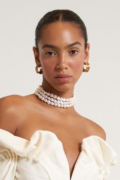 Stacked Pearl Choker, Pearl Choker Bridal, Layered Pearl Choker, Pearl Choker Outfit, Styling Pearls, Pearl Choker Wedding, Bralette Chain, Choker Pearl, Earring Pearl