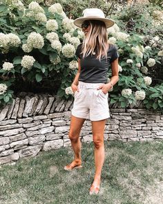 Linen Shorts Outfit, Summer Shorts Outfits, Amy Jackson, Fashion Jackson, Shorts Outfit, Instagram Summer, White Dress Summer, Perfect Jeans, Little White Dresses