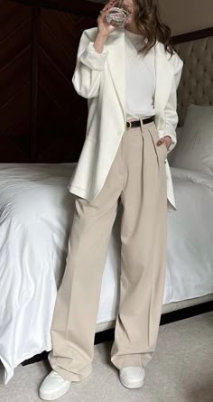 Fashion Outfits Formal, Blazers Women Outfit, Business Woman Fits, Business Women Style, Old Money Rich Outfits, Elegant Outfits For Women Casual, Aesthetic Blazer Outfits For Women, Formal Style Women, Research Defense Outfit