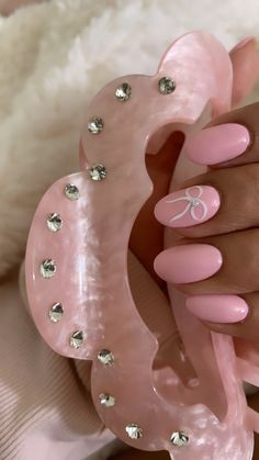 pink nails bow aesthetic Baby Pink Bow Nails, Pink Nails With White Bow, Gabi Demartino Nails, Pink And White Bow Nails, Bow Pink Nails, White Nails With Pink Bow, Nail Inspo Girly, Light Pink Nails With Bow, Pink Nails With Bow Design