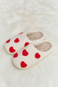 Slide into relaxation with these comfy printed plush slide slippers! Faux fur top and rubber sole come in 7 delightful prints, including Strawberry, Heart Dot, Midnight, Big Heart, Peace, Cowboy, and Pumpkin. Cozy up in the ultimate softness! Material: Faux fur top/rubber sole Fit: True to size. If in between sizes, we recommend sizing up. Sizes: S: (US 5.5-6.5) M: (US 6.5-7.5) L: (US 7.5-8.5) XL:(US 8.5-9.5) Strawberry Heart, Faux Fur Top, Strawberry Hearts, Fur Top, Slide Slippers, Winter Slippers, Slippers Pattern, Round Toe Heels, Big Heart