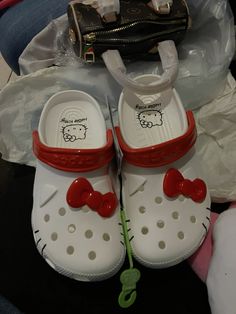 Hello Kitty Crocs, Nike Shoes Women Fashion, Pretty Sneakers, Kitty Clothes, Hello Kitty Clothes, Pretty Shoes Sneakers, Hello Kitty Accessories, Gift Inspo