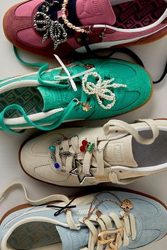 Shoe Charm & Pin Pack Trending Shoes Sneakers, Shoe Charms Sneakers, Shoelace Charms Sneakers, Gucci Strawberry Shoes, Bubble Shoes Charms, Cute Shoes Casual, Shoe Charms For Sneakers, Dhgate Finds Shoes, Sneakers With Charms