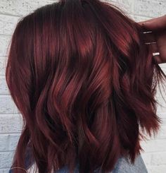 Pelo Color Borgoña, Hair Colour Styles, Winter Hair Color Trends, Red Ombre Hair, Wine Hair, Latest Hair Color, Balayage Blonde, Winter Hair Color, Latest Hair