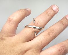 "This Sterling Silver Mallet Finger Ring or Trigger Finger Ring will help your joint to heal and align, our goal is to help you feel some comfort while wearing a beautiful piece made with love. We make jewelry with soul, at affordable prices, we want our pieces to help you in any way they can, and of course, that you love the way they look on you. This ring will help you relieve pain and prevent flexion contracture, it will let you bend your finger slightly, and is going to help you to straighte Mallet Finger Splint, Ring Splints, Mallet Finger, Finger Splint, Trigger Finger, Silver Swan, Henderson Nv, Textured Ring, Copper Rings