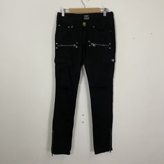 [DESCRIPTION] Please read the description first before buy my items‼️‼️‼️ Ghost Of Harlem Utility Multipocket Punk Style Cargo Pants All in good condition [MATERIAL] Cutton [MEASUREMENT] Measurement ( WHEN LAID FLAT ): Waist: 29 inch (recommended) Insean: 31 inch Length: 38.5 inch Front Rise: 7 inch Thigh: 16 inch Opening Leg: 12 inch [CONDITION] - All in good condition  [PAYMENT & NOTICE] - We accept PayPal ONLY - No return/refund - All items will be post over shipping company counter within 1- Cargo Pants Vintage, Cargo Hose, Vintage Ghost, Style Cargo Pants, Style Cargo, Pants Vintage, Style Punk, Punk Style, Punk Fashion