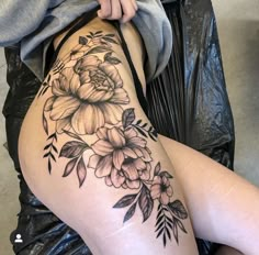 a woman's thigh with flowers on it