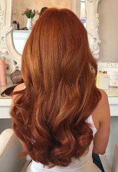 Igk Hair Color Copper Cola, Christmas Hair Color Ideas 2022, Medium Auburn Hair Color With Highlights, Rusty Ginger Copper Hair, Copper Layered Hair, Ginger Beer Hair Color, Caramel Ginger Hair, Ginger Hair On Tan Skin, Medium Copper Hair