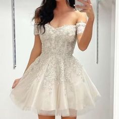 Nox Size: 8 (Can Fit Size 2,4,6) Worn Once White Court Dresses Sweet 16, Silver Dama Dresses For Quince, Silver Dama Dresses, Court Dresses Sweet 16, White Dama Dresses, Dama Dresses For Quince, Dama Dresses, Court Dresses, Dresses Beautiful