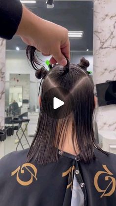 Beleza+mais cosméticos, maquigem e cabelo on Instagram: "Lindo demais! #belezanaweb❤️💅 #cosmetics #cabelo" Rocker Hair, Bridesmaid Hair Down, Short Hair Tutorial, Bridesmaid Hair Updo, Haircuts Straight Hair, Haircuts For Long Hair, Braids For Short Hair, Hair Color For Black Hair, Long Hair Cuts