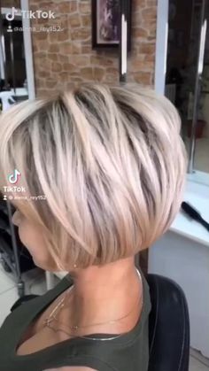 Choppy Bob Hairstyles, Chin Length Hair, Messy Short Hair, Edgy Short Hair, Haircuts For Medium Hair, Short Hair Color, Short Blonde, Long Wavy Hair, Hair Nails