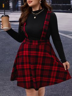 Plaid Suspender Skirt, Short Dress In Winter, Christmas Aesthetic Clothes, Plus Size Plaid Skirt Outfit, Crismas Outfits, Red And Black Outfits For Women, Skirt With Suspenders Outfits, Plaid Outfits For Women, Red Christmas Dresses