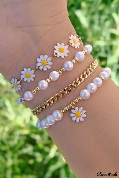 Olivia Mark - Pearl-Adorned White Beaded Chain Jewelry Set Aesthetic Bracelets, Beaded Chain Bracelet, Pearl Charm Bracelet, Crystal Bead Jewelry, Bracelets To Make, Preppy Jewelry, Indian Bridal Jewelry Sets, Minimalist Jewellery, Spring Bracelet